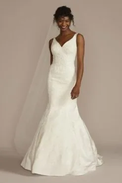 Lace Applique Satin V-Neck Mermaid Wedding Dress