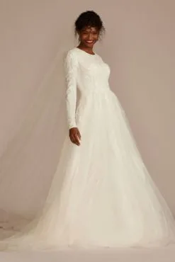 Lace Applique Tulle A-Line Modest Wedding Dress