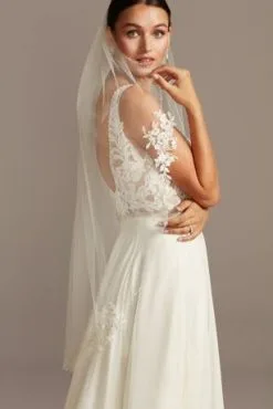 Lace Applique Pearl Scalloped Mid-Length Veil