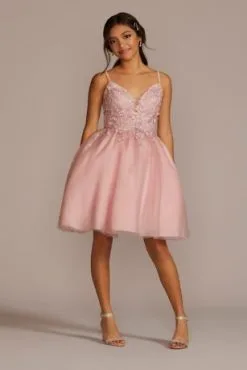 Short Damas Dress With Floral Appliques